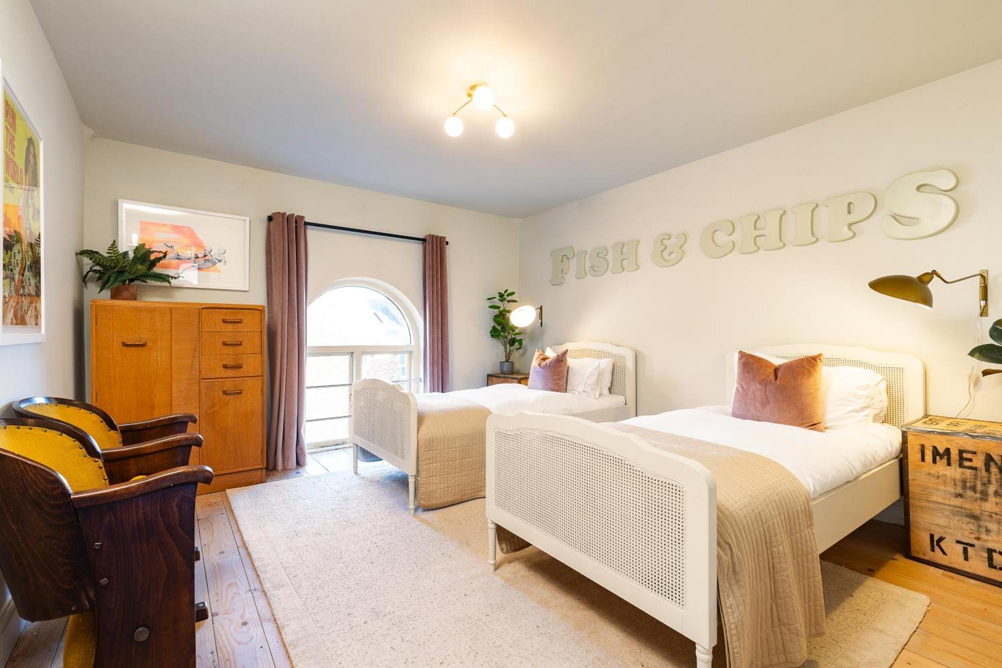 Stylish Seaside Home With King Beds And Parking Scarborough Ngoại thất bức ảnh