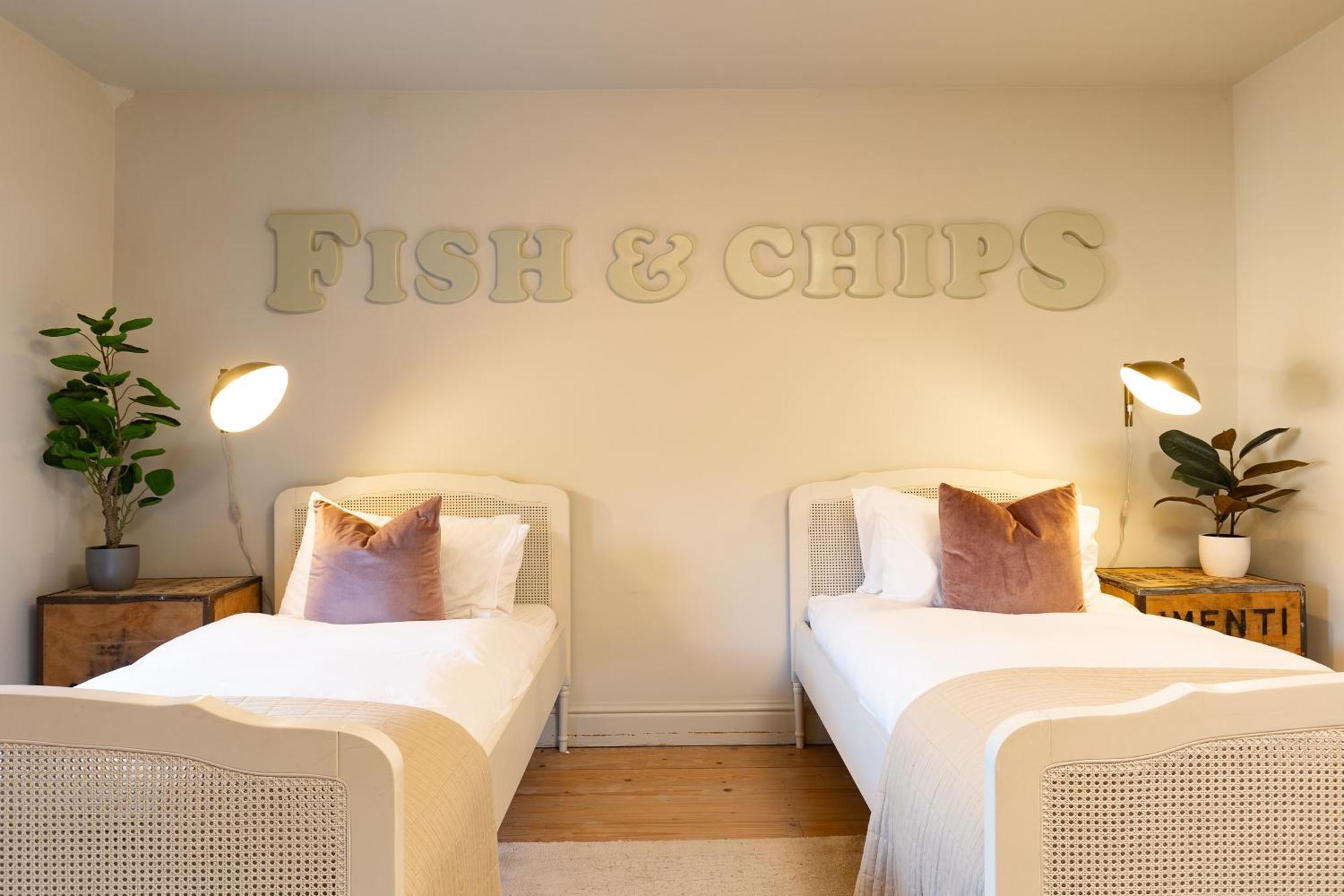 Stylish Seaside Home With King Beds And Parking Scarborough Ngoại thất bức ảnh